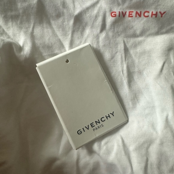 GIVENCHY top & shorts - Picture 5 of 7